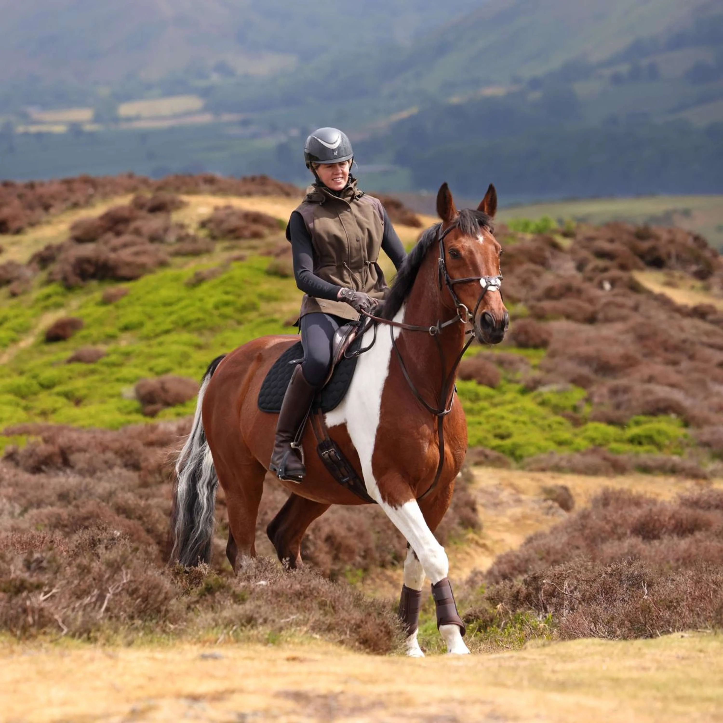 Aubrion by Shires Gilet Heritage Oliva scura - Image 15