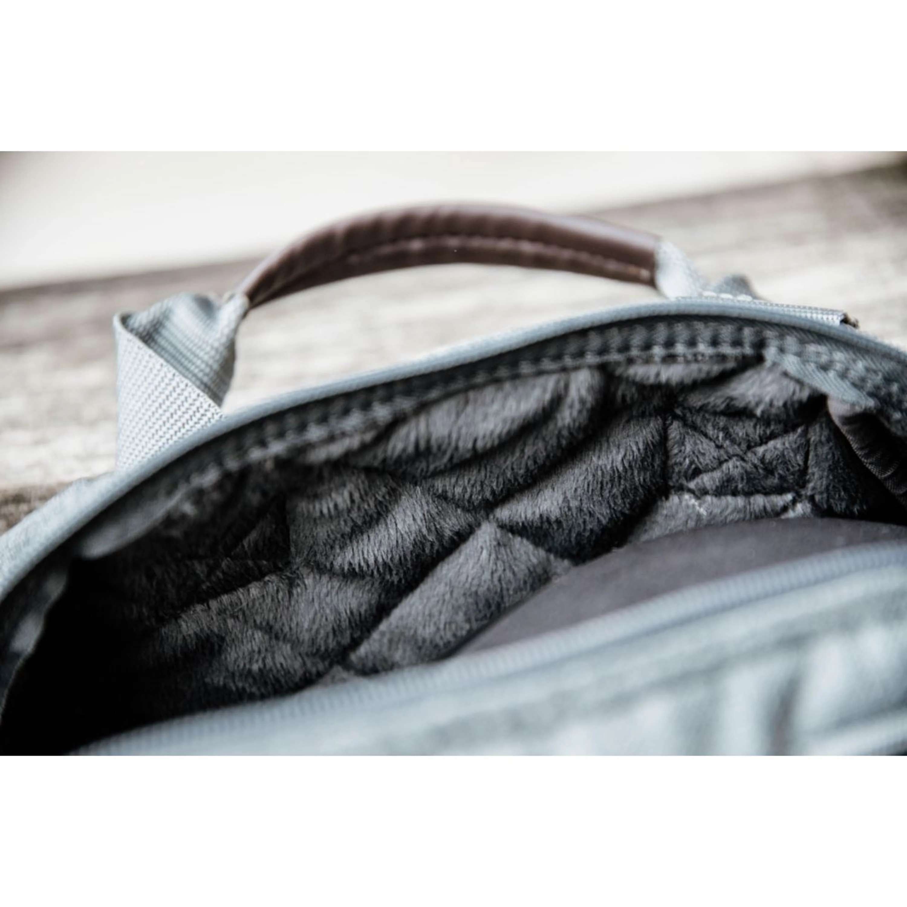 Kentucky Horsewear Borsa per Casco Grigio - Image 2