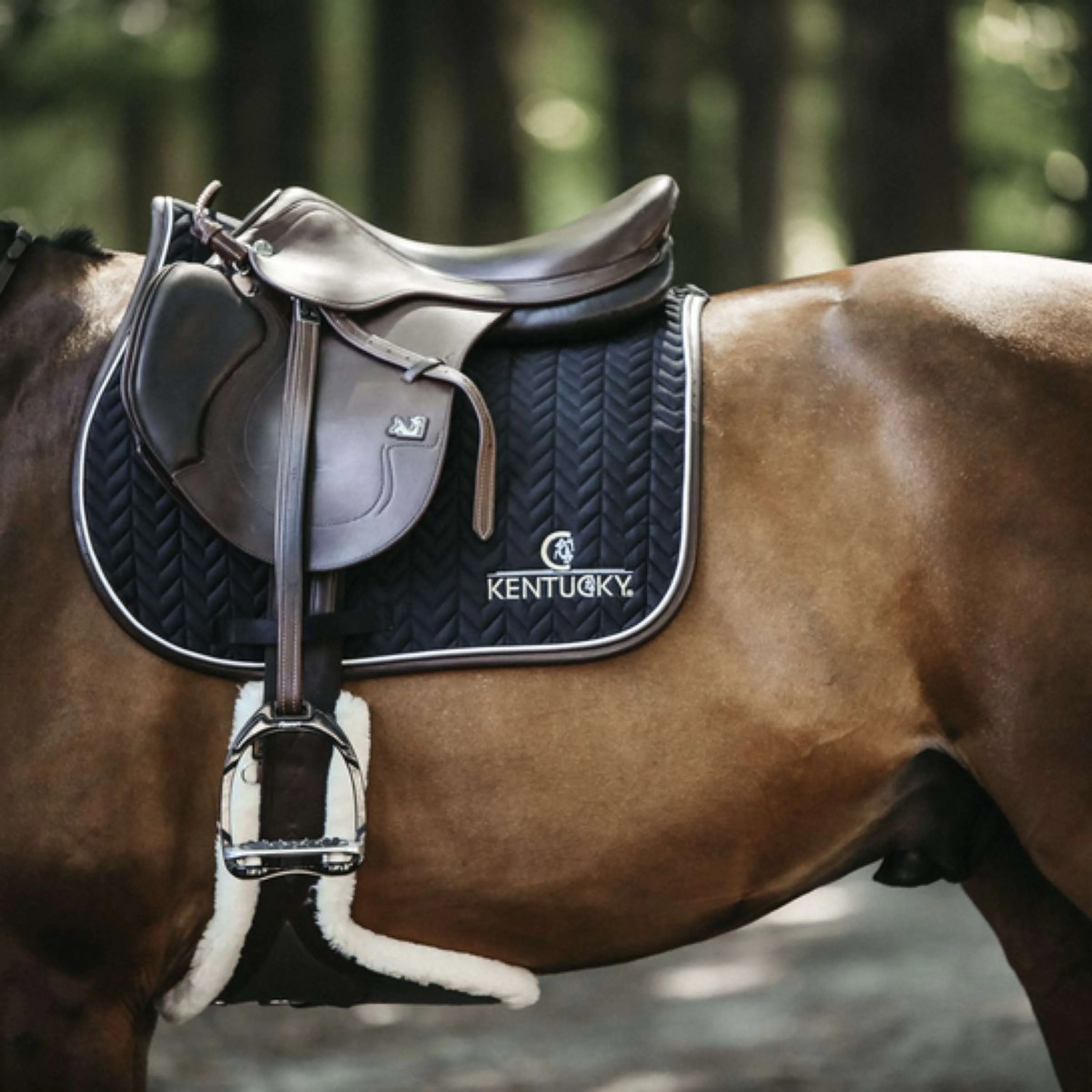 Kentucky Horsewear Sottosella da Salto Fishbone Nero - Image 2