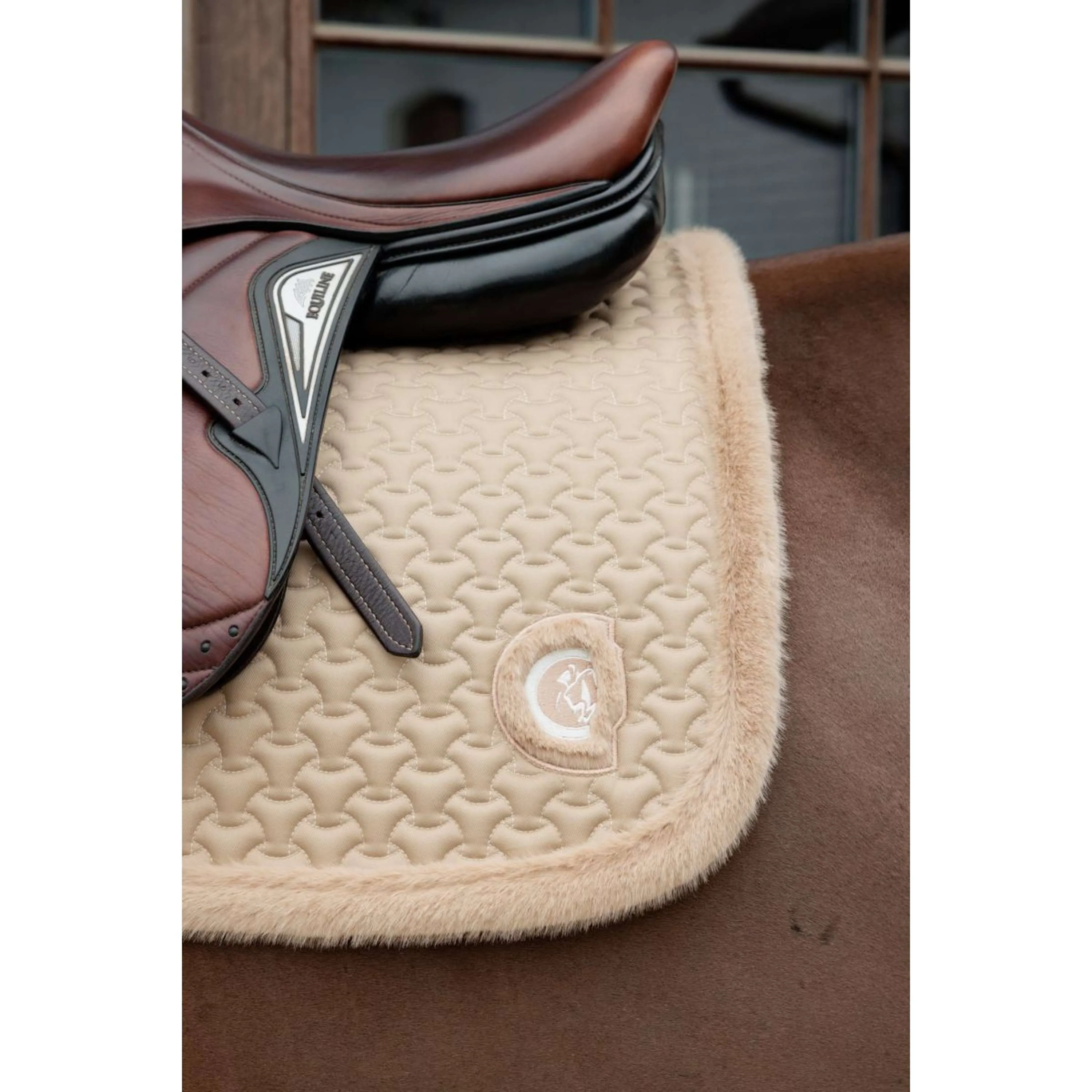 Kentucky Horsewear Sottosella Fake Fur Onion Quilt saltando Beige - Image 3