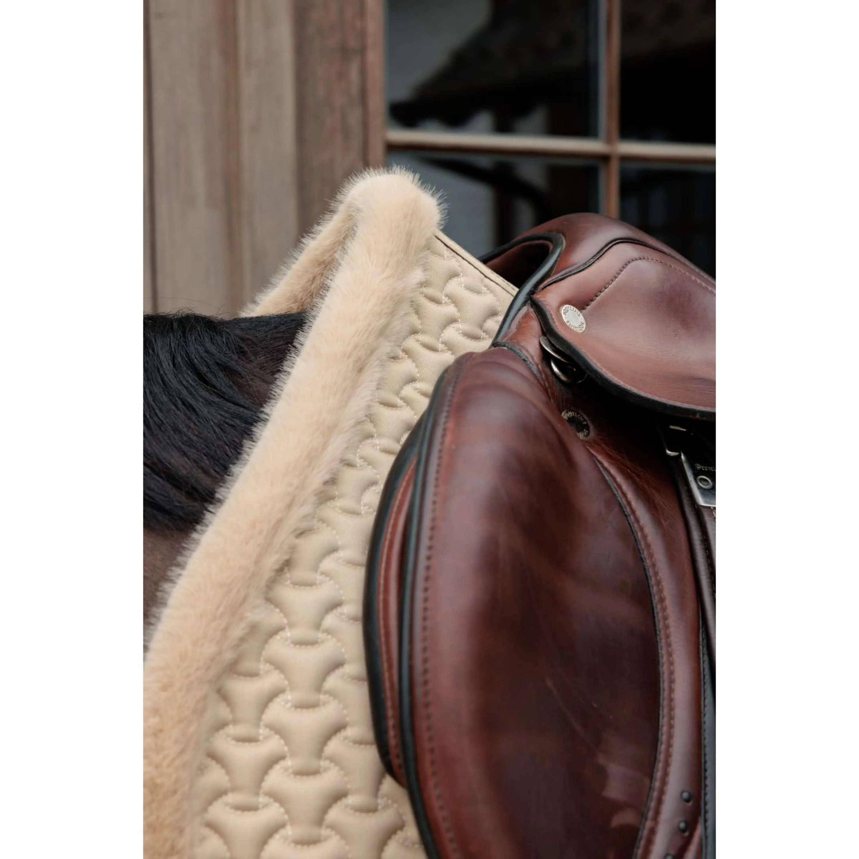 Kentucky Horsewear Sottosella Fake Fur Onion Quilt saltando Beige - Image 4