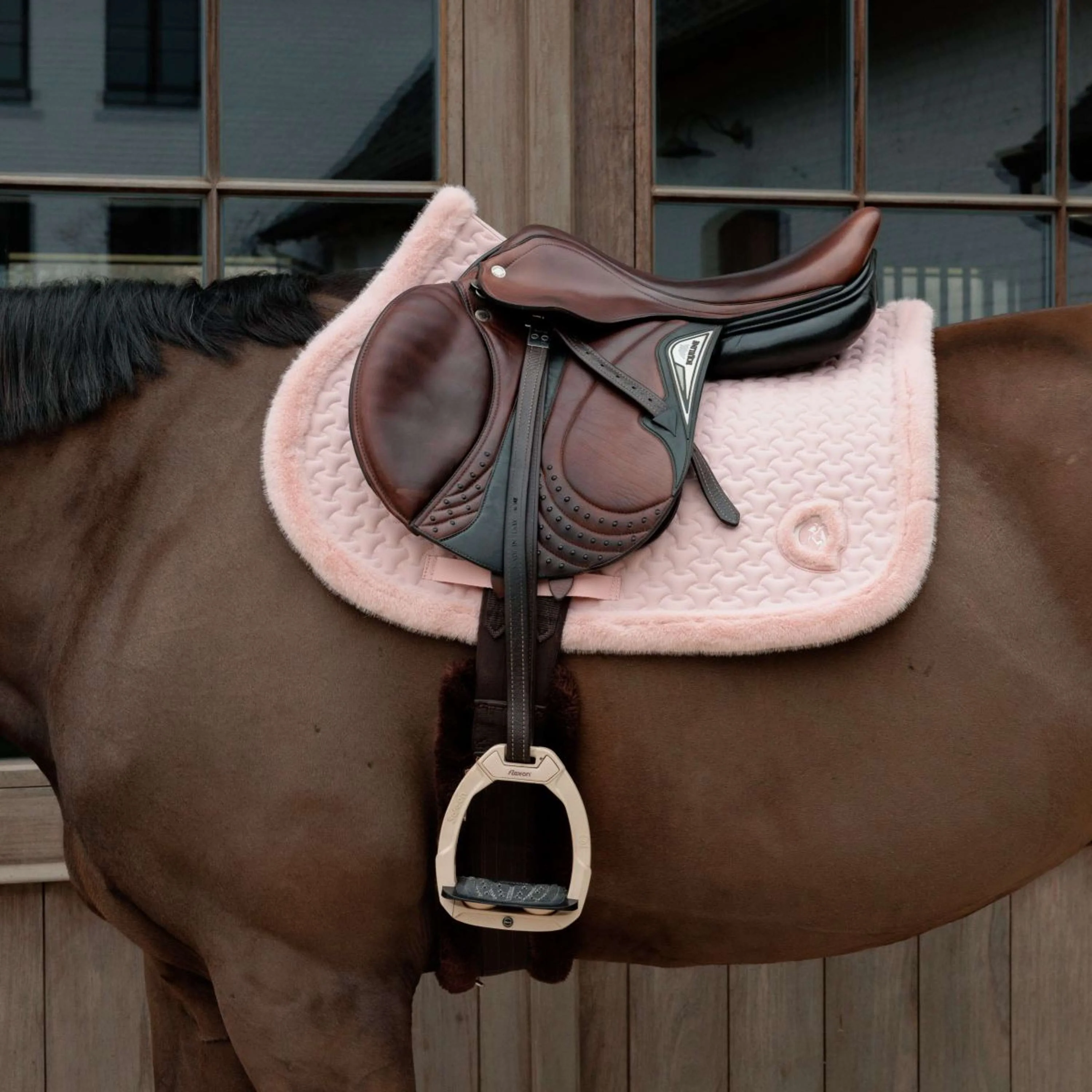 Kentucky Horsewear Sottosella Fake Fur Onion Quilt saltando Rosa antico - Image 3