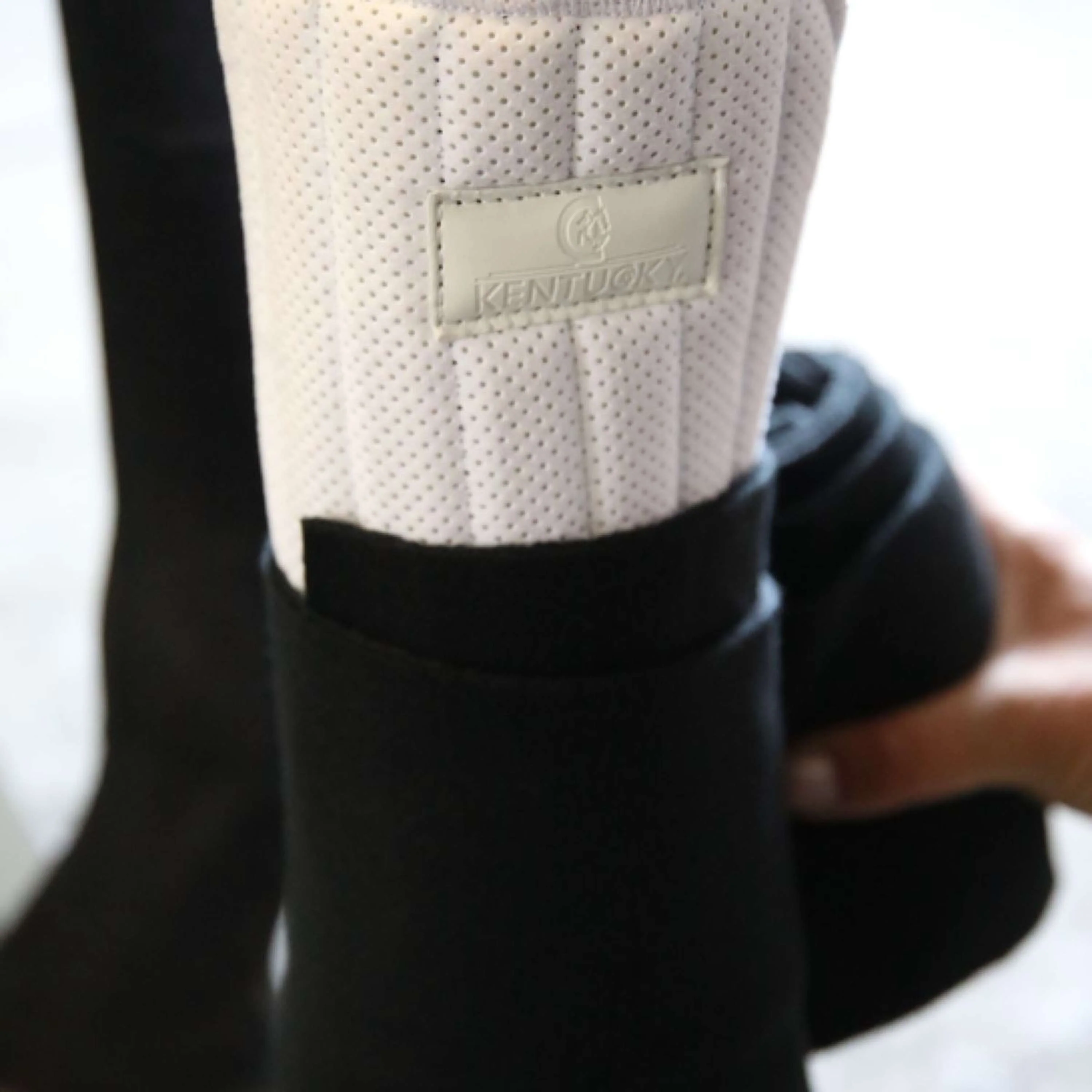 Kentucky Horsewear Tampone per bende Bianco/Nero - Image 2