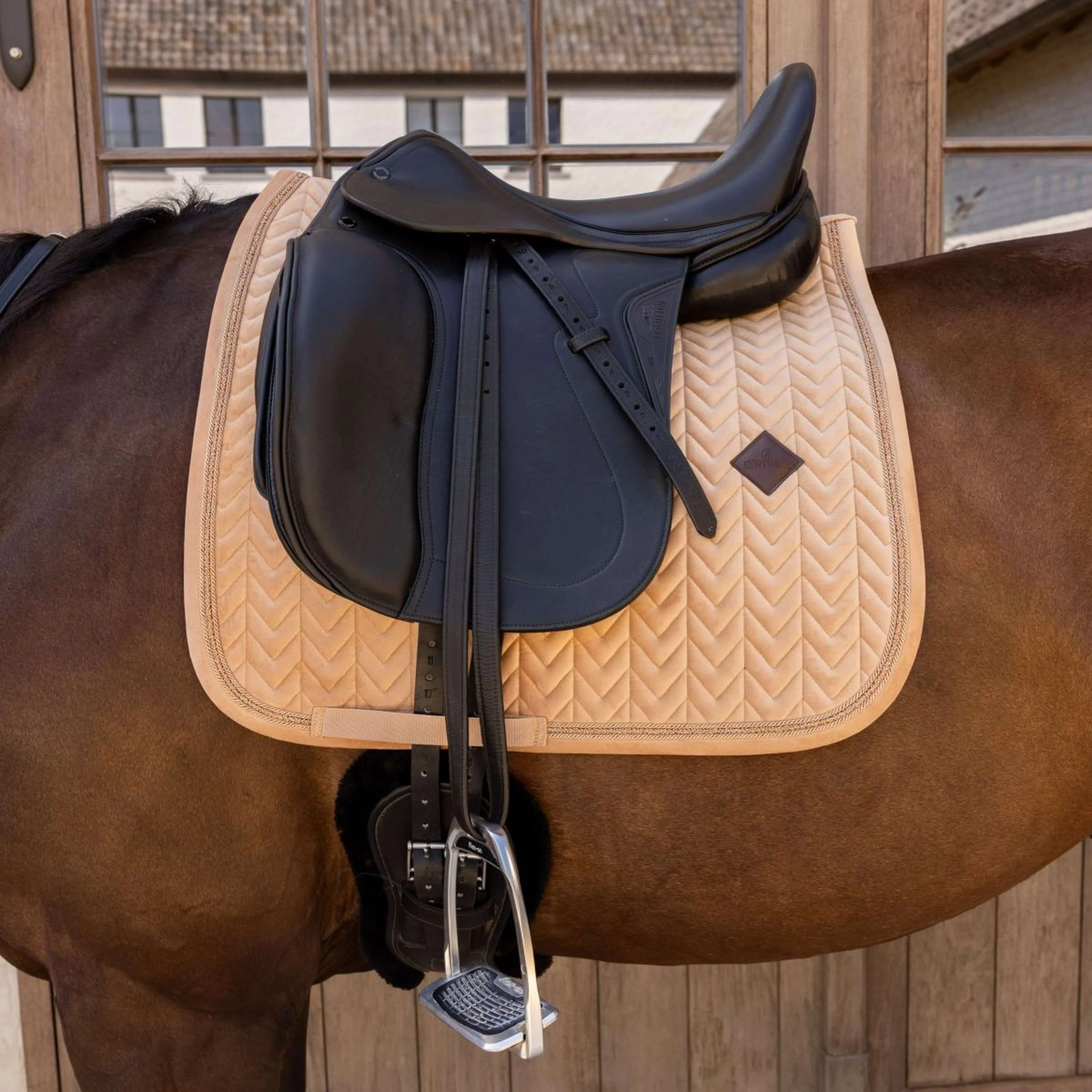 Kentucky Sottosella Velvet Mini Pearls Dressage Beige - Image 3