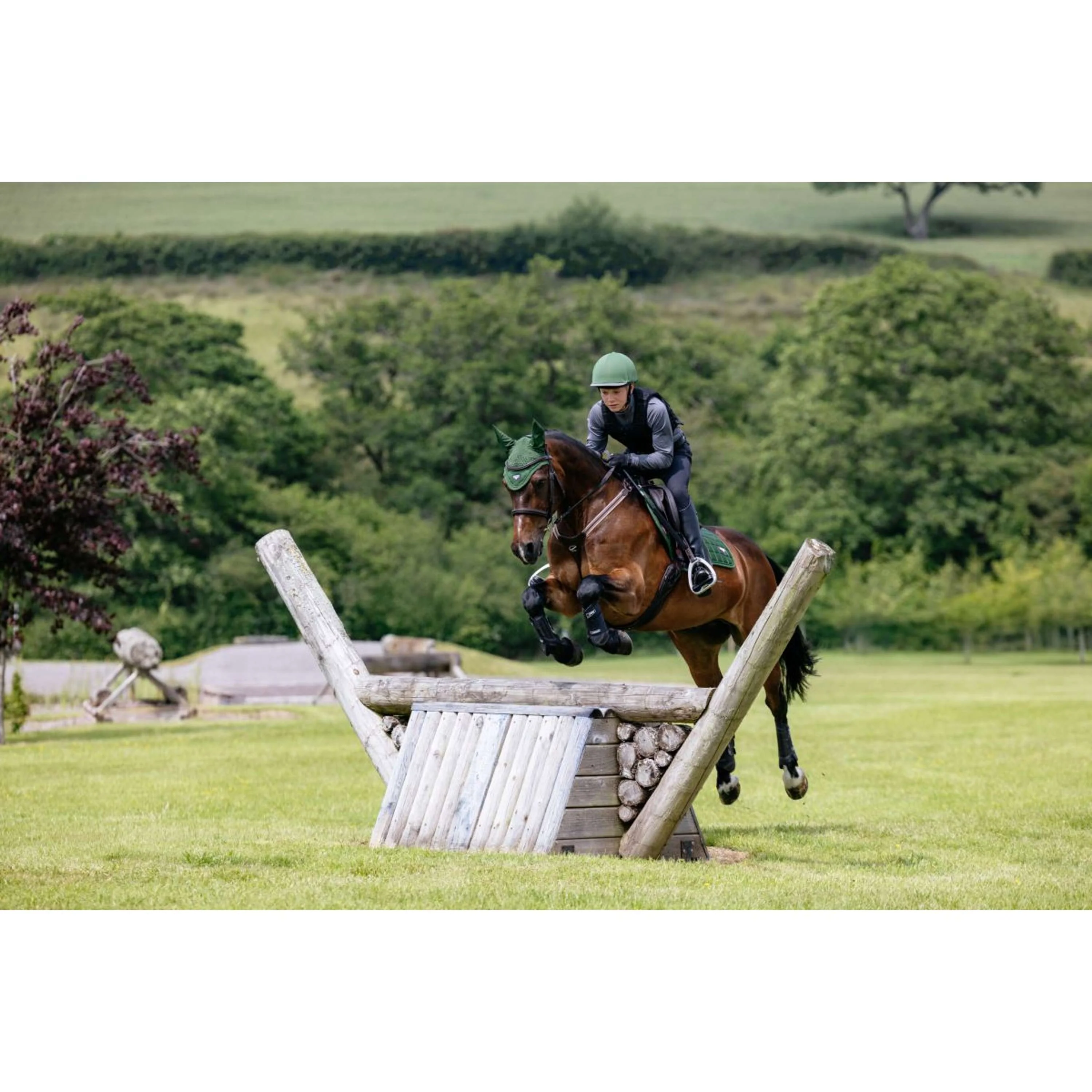 LeMieux Sottosella Loire Classic Square Close Contact Hunter Green - Image 3
