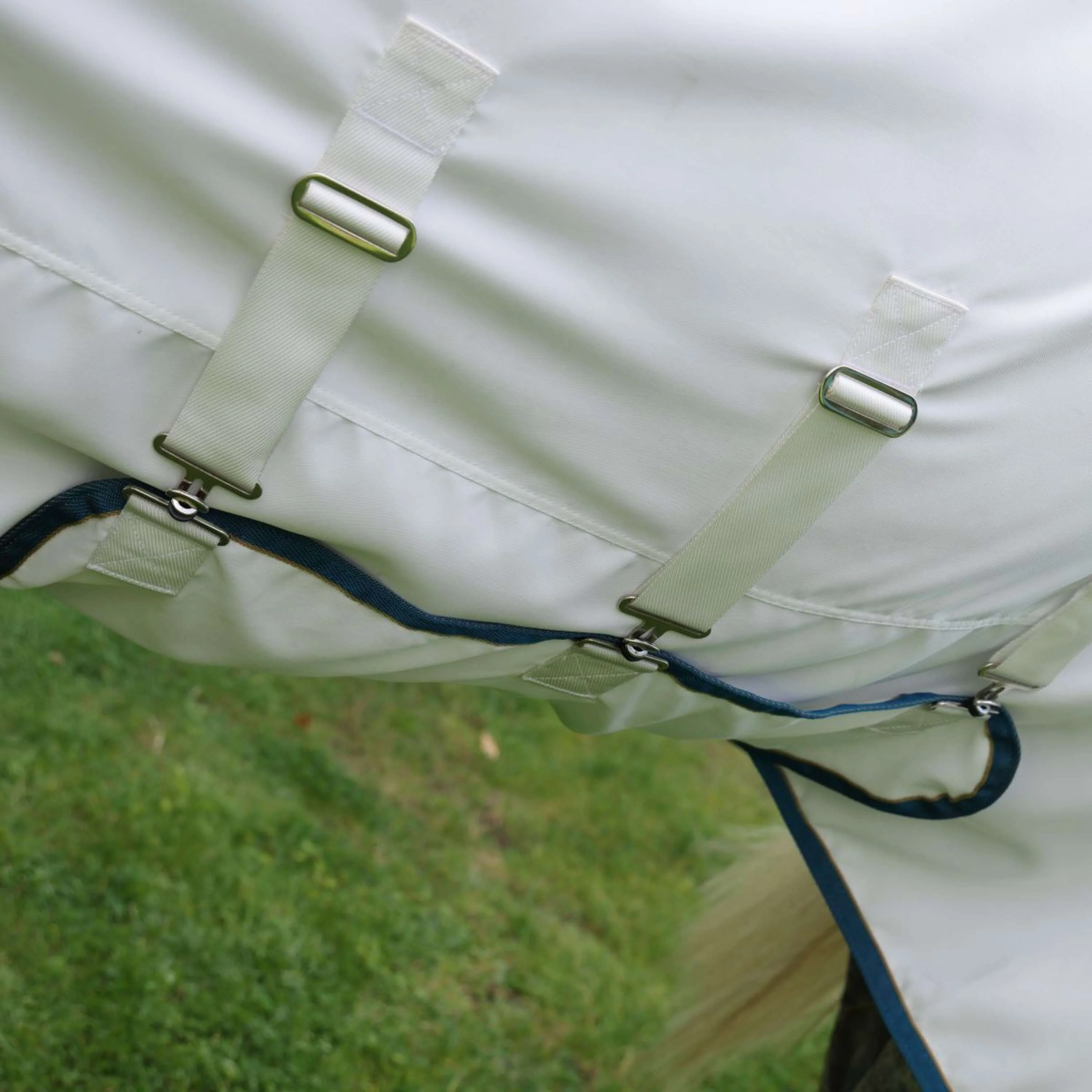 Tempest Plus by Shires Coperta per Eczema Sweet-Itch Combo Bianco/Airforce - Image 5