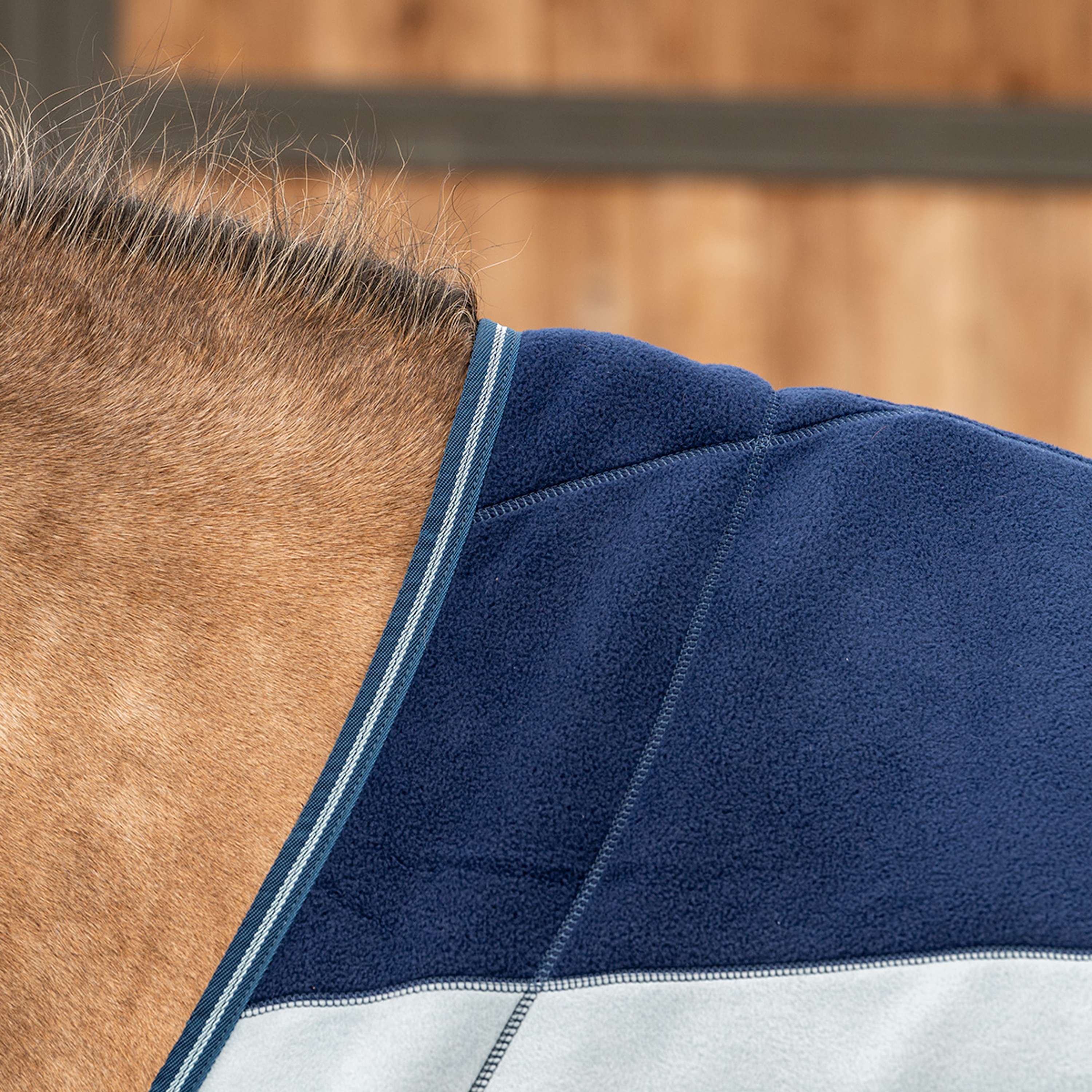 Velder Horsewear Premium Deluxe Fleece Cooler Rug Navy - Image 5