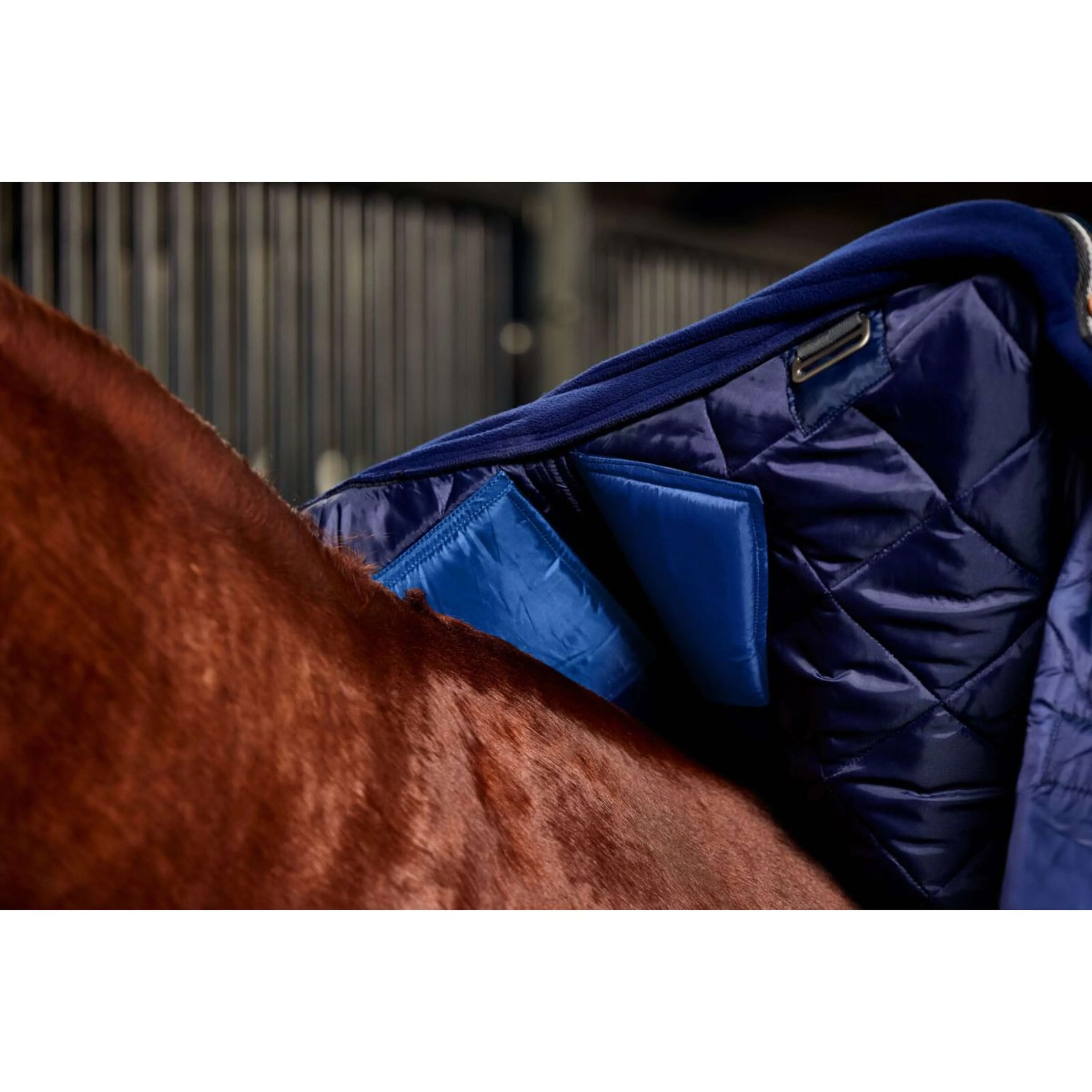 WeatherBeeta Coperta da scuderia ComFiTec 100D Diamond Quilt Detach-A-Neck 220 g Blu marino/Carbone - Image 8